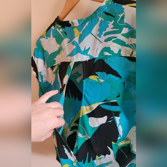 Bebe y2k open back wrap capped sleeve top Women's small turquoise, gold, black - Picture 6 of 7